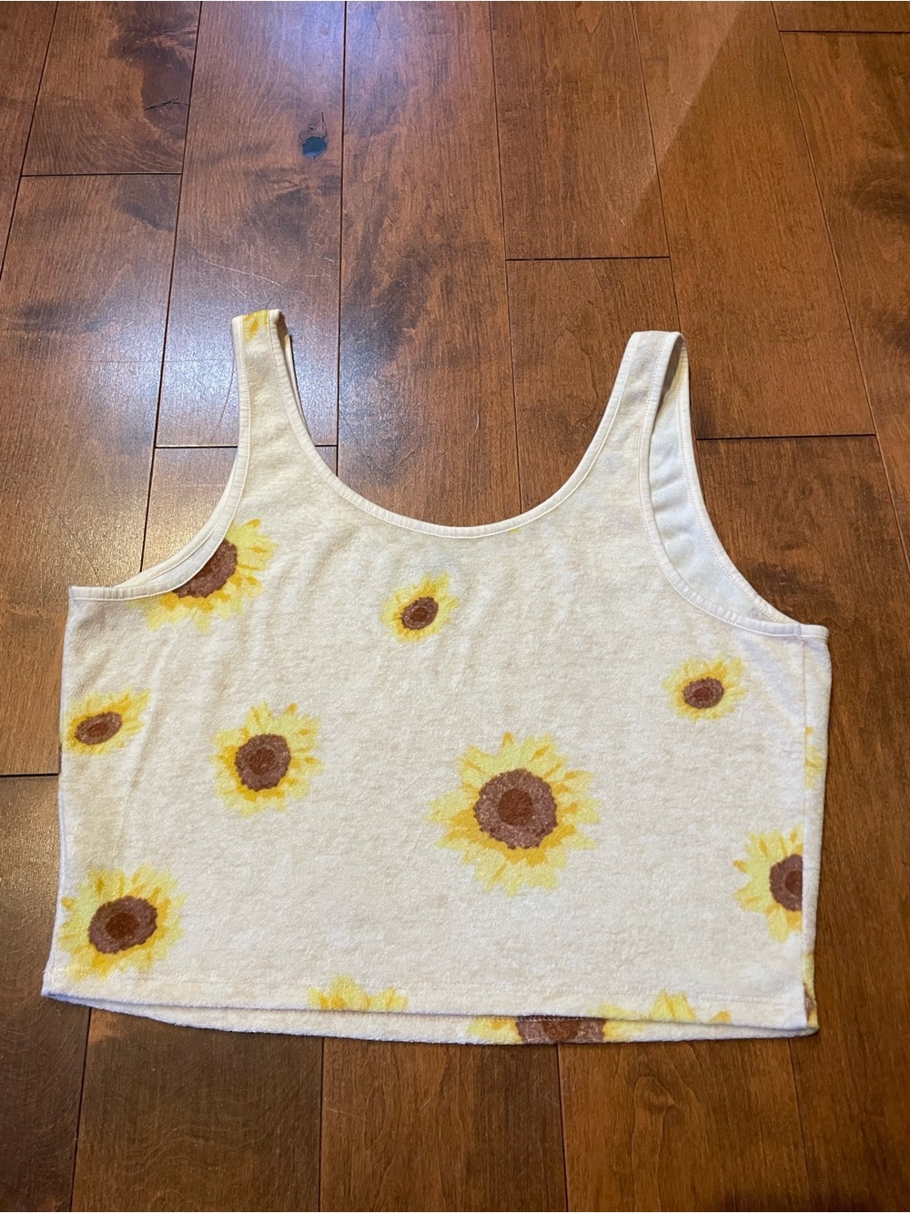 So Soft Sunflower Print Sleeveless Crop Top - Picture 2 of 3